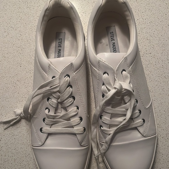 Men’s Steve Madden white sneakers - Picture 2 of 3